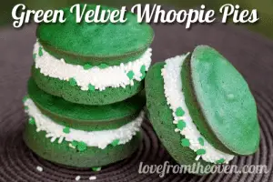 Green-Velvet-Whoopie-Pies